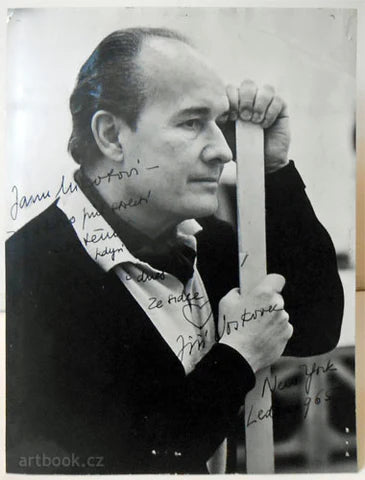 JIŘÍ VOSKOVEC - portrétní fotografie Jiřího Voskovce s jeho věnováním "Šustilovi". / Toronto, 1964.