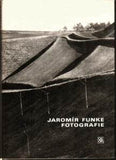 Funke - JAROMÍR FUNKE. FOTOGRAFIE. - 1970. 132 fotografií. Úvodní stude Ludvík Souček. Fotografie vybrala Dagmar Hochová.
