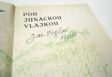 FOGLAR, JAROSLAV: POD JUNÁCKOU VLAJKOU. (1940). - Podpis autora,  ilustrace M. MARIQUITA.