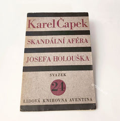 ČAPEK; KAREL: SKANDÁLNÍ AFÉRA JOSEFA HOLOUŠKA. - 1927, s podpisem Karla Čapka.