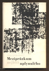 LINHARTOVÁ, VĚRA: MEZIPRŮZKUM NEJBLÍŽ UPLYNULÉHO. - 1. vyd. 1964.