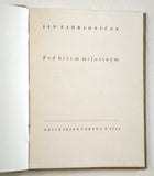 ZAHRADNÍČEK, JAN: POD BIČEM MILOSTNÝM. - 1944.