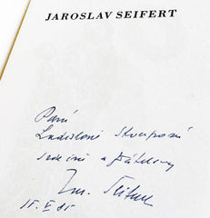 SEIFERT; JAROSLAV: PRSTEN TŘEBOŇSKÉ MADONĚ. - 1986. Grafická úprava CYRIL BOUDA. Podpis Jaroslava Seiferta.
