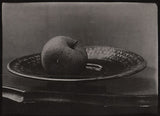 Kol. 1954. Fotografie; kontakt 125x175; papír 150x215; signováno.