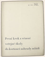 PRVNÍ KROK Z VĚZENÍ VEŘEJNÉ ŠKOLY DO KVETOUCÍ ZAHRADY MLÁDÍ. - 1935. Stará Říše; Kurs sv. 32. /sr/