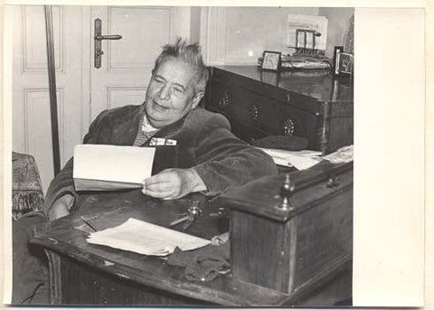 1957. Autor: JOSEF ŘEHOŘEK. Autorské razítko na rubu; datováno 14. XII. 1957. /osobnosti/