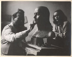 KAREL POKORNÝ (sochař). - Nedatováno. Dobová fotografie (40. léta). 170x220 /osobnosti/