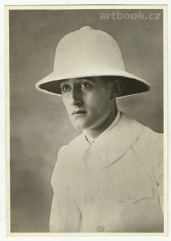 1920 cca. Portrétní fotografie. 'Štencův grafický závod. Architekt; člen Devětsilu. /osobnosti/
