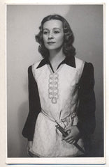 GOLLOVÁ; NATAŠA. - Fotografická pohlednice. Foto JOSEF HEINRICH. /osobnosti/film/