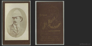 HOLUB; EMIL (1847-1902). - 19. st. Atelier AD. RUSS. Originální fotografie na kartonu; vizitka; 105x65 /q/