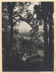 FRÝDEK MÍSTEK. - 50. léta. V zámecké zahradě. Orig. fotografie; nesign.; 235x180; mont. na kartonu 340x290.