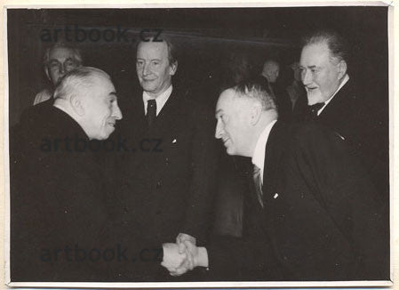 1939. Setkání umělců s prezidentem Emilem Háchou. 10.3. 1939. S.V.U. MÁNES. Foto Centropress.