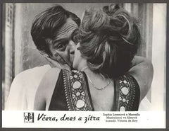 VČERA; DNES A ZÍTRA. - 1964. Sophia Loren; Marcello Mastroianni. 'Fotoska'. /film/kino/