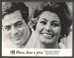 VČERA; DNES A ZÍTRA. - 1964. Sophia Loren; Marcello Mastroianni. 'Fotoska'. /film/kino/