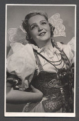 Fidlerová, Miloslava. Prodaná nevěsta, Mařenka. - Černobílá fotografie. Původní autorská zvětšenina. JOSEF HEINRICH. /divadlo/osobnost/opera/