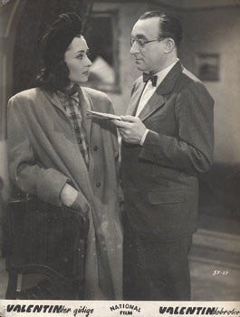 1942. Hana Vítová; Oldřich Nový. Propagační filmová fotografie; 'fotoska'.  /film/