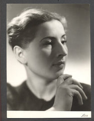 HAVLÍČKOVÁ; LILY. - Kol. 1940. Černobílá fotografie. Foto Ströminger. /divadlo/osobnost/