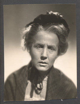 1941. Černobílá fotografie. Foto Ströminger.  /divadlo/osobnost/