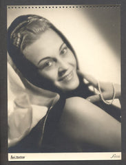 KABÁTOVÁ; ZITA. - Černobílá fotografie. Foto Ströminger.  /divadlo/osobnost/