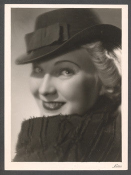 1940. Černobílá fotografie. Foto Ströminger.  /divadlo/osobnost/