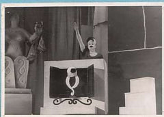 VOSKOVEC; JIŘÍ. - Voskovec paroduje Hitlera v Oslu a stínu. /w/osobnosti/