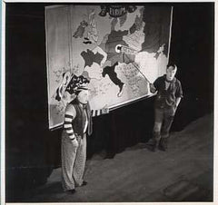 VOSKOVEC a WERICH. - V+W před mapou Evropy. /osobnosti/