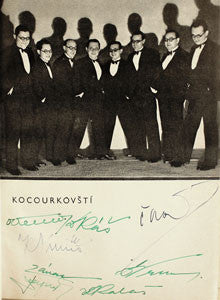 1939. Podpisy všech osmi členů souboru.