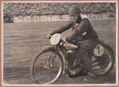 V. plochá dráha v Praze. - reportážní fotografie z r. 1936.
