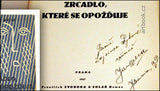 Čapek - WEISS, JAN: ZRCADLO, KTERÉ SE OPOŽĎUJE. 1. vyd. s podpisem autora. 1927