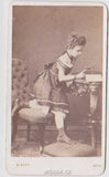 Jindřich Eckert - portrét sedmileté šlechtičny s ptáčkem. Karola (Caroline) Eleonora Matilda Enis z Atteru a Iveagh, / 1870.