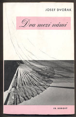 DVOŘÁK; JOSEF: DVA MEZI NÁMI. - 1940. Obálka a úprava JOSEF HOCHMAN.