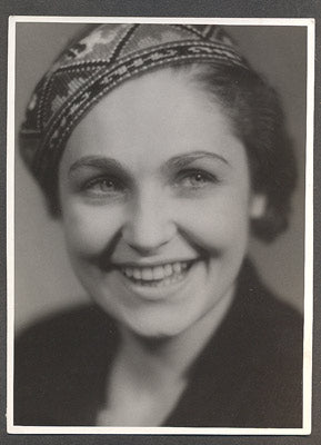 ELENA HÁLKOVÁ. - Dobová fotografie ILLEK A PAUL. 1936. /divadlo/