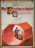 MUŽ S ORLEM A SLEPICÍ. - 1978.