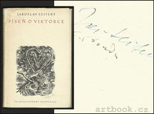 SEIFERT; JAROSLAV: PÍSEŇ O VIKTORCE. - 1955. Podpisy 1x Seifert a 5x Cyril Bouda.