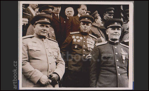 Maršál Koněv, maršál Rybalko a generál Jeremenko - Praha, 6. červen 1945.